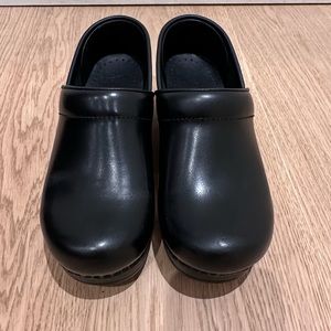 Dansko Professional Women’s Clog - Black, size 37 worn only twice